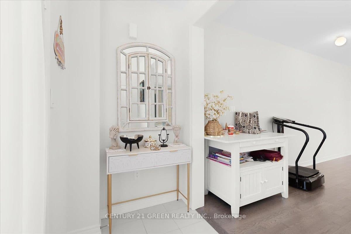 384 Kennedy Circle W - Image 4