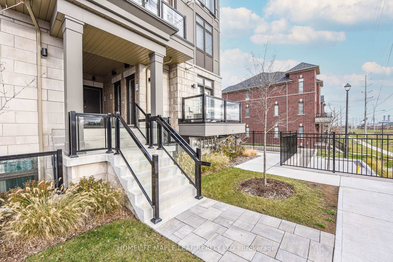 30 Halliford Place, Unit 206 - Image 4