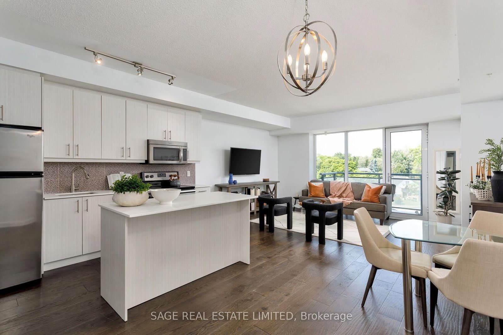 760 The Queensway, Unit 401 - Image 4