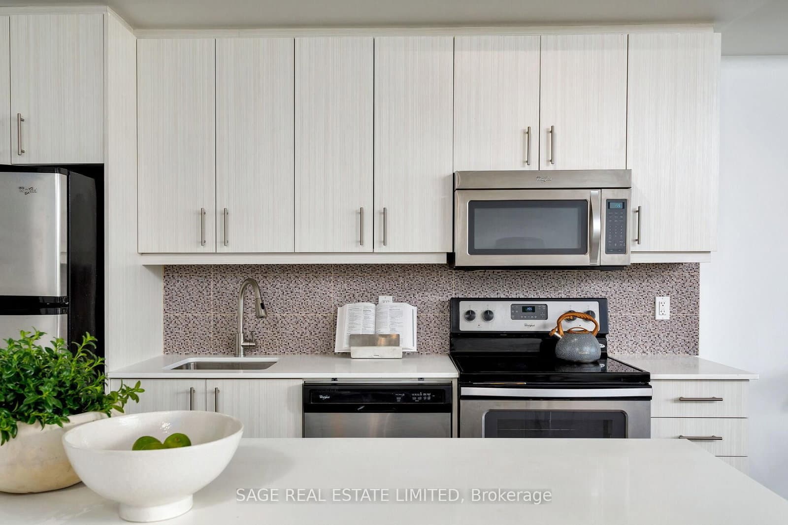760 The Queensway, Unit 401 - Image 5