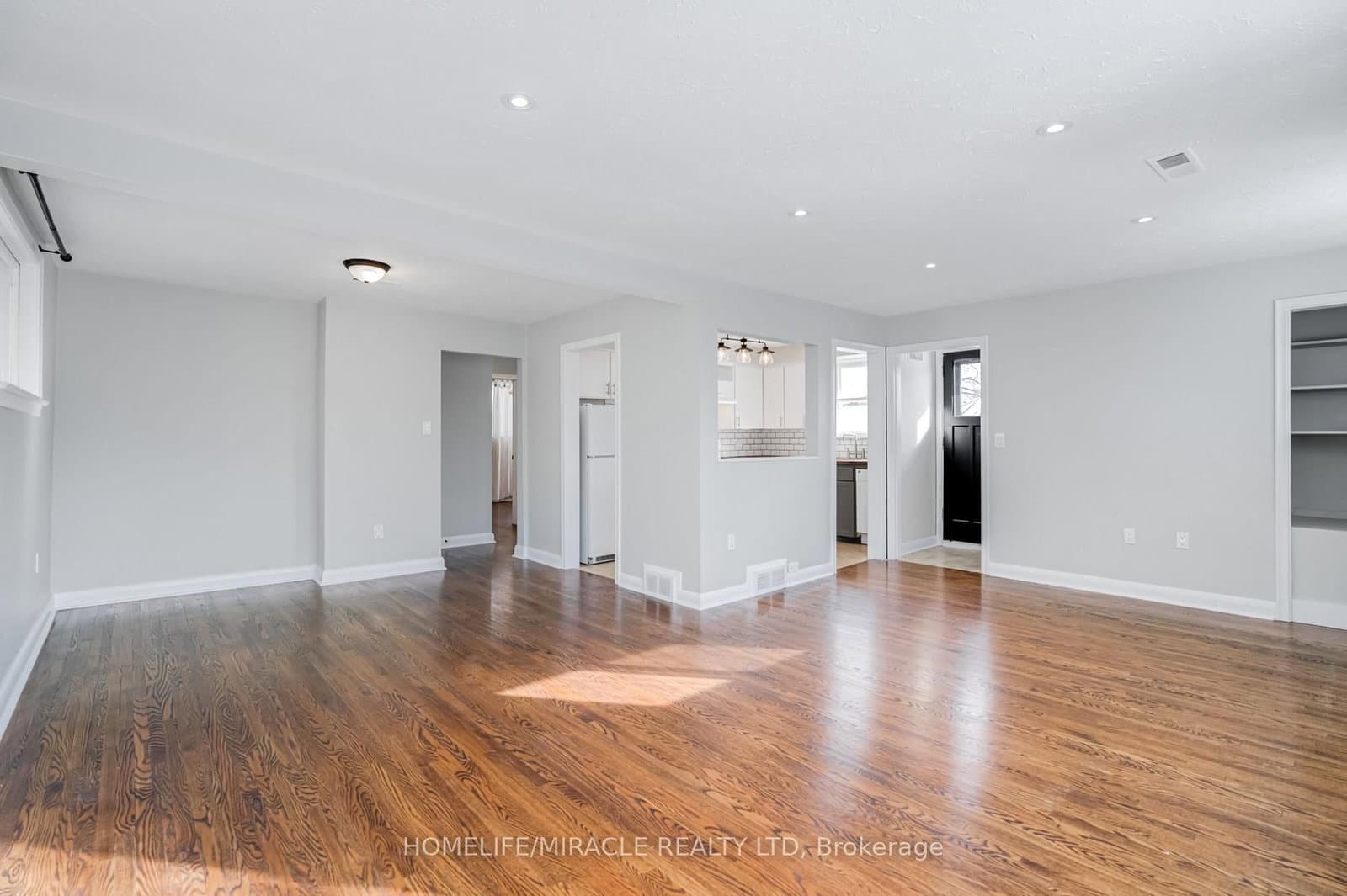 34 Elizabeth Street S, Unit A - Image 5