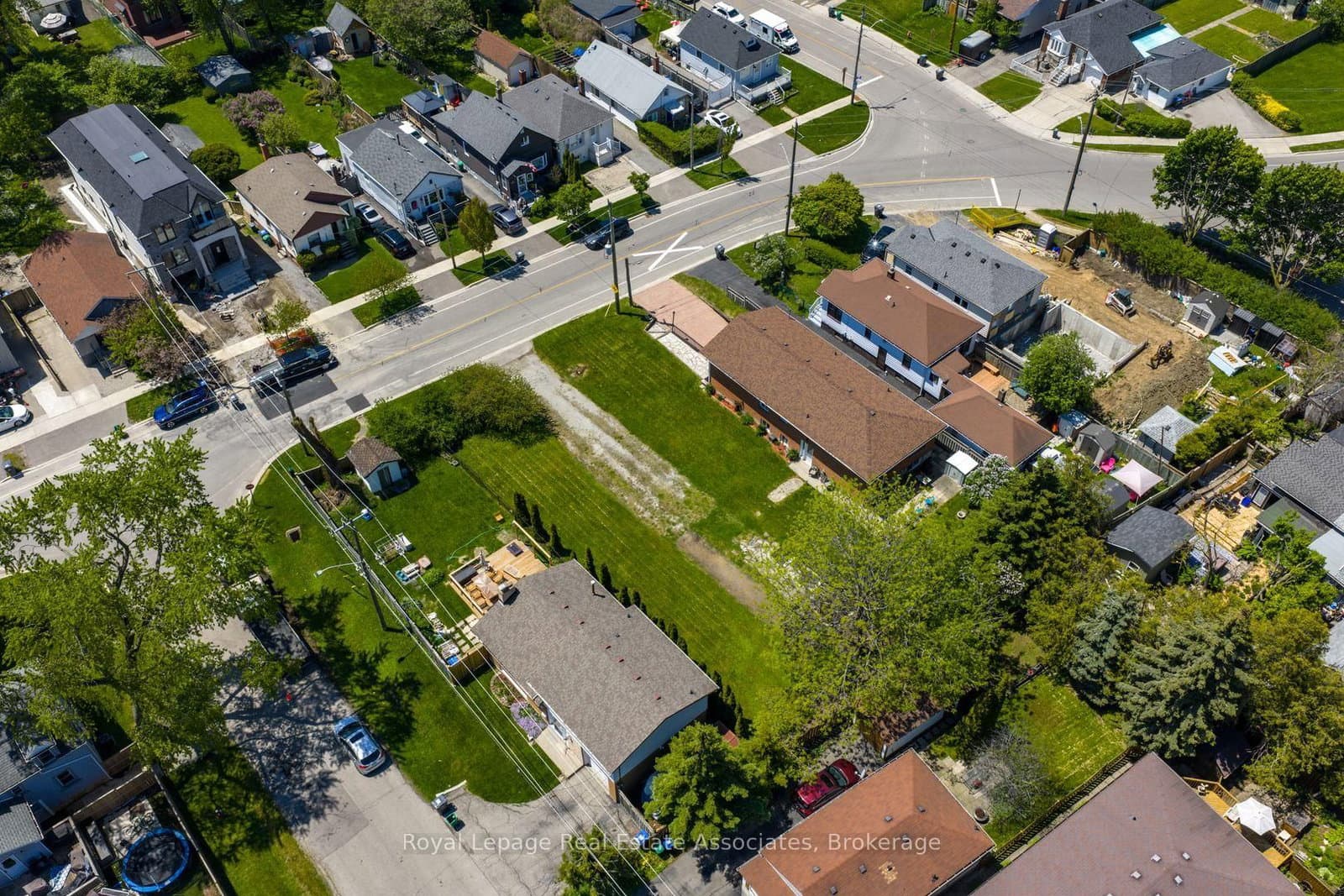 1063 Alexandra Avenue - Image 4