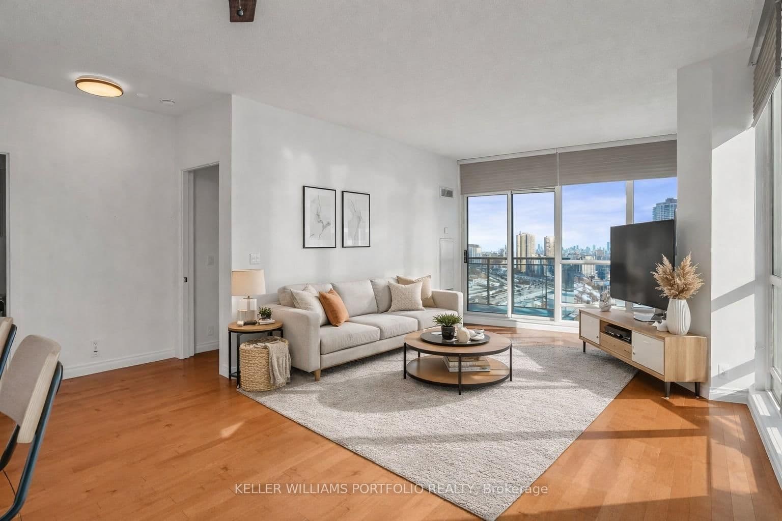 185 Legion Road N, Unit PH7 - Image 4