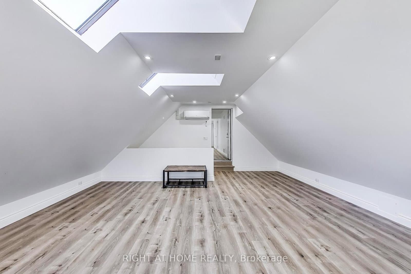(Upper Level) 4 Martin Grove Road - Image 4