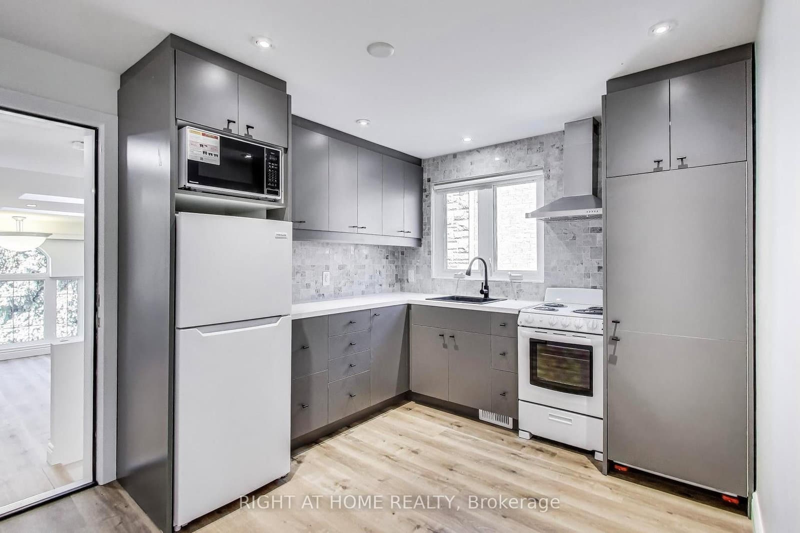 (Upper Level) 4 Martin Grove Road - Image 6