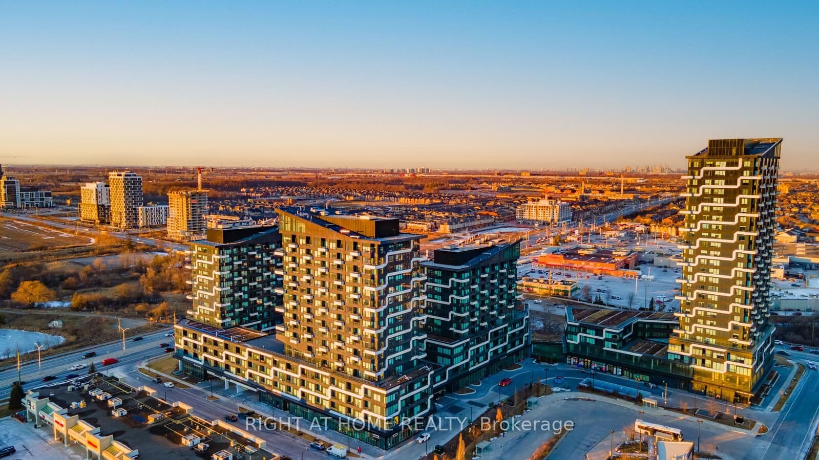 #459 - 2481 Taunton Road