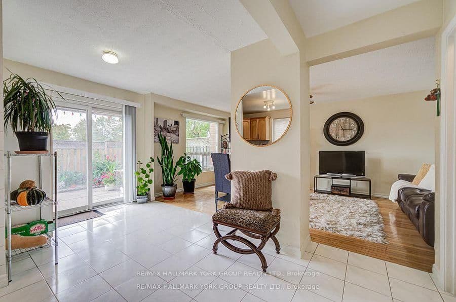 9 Bur Oak Way - Image 5
