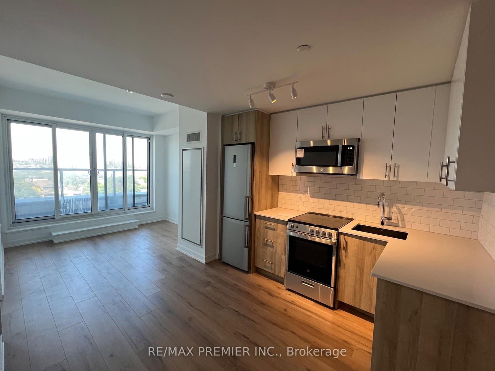 1195 The Queensway, Unit 903 - Image 2