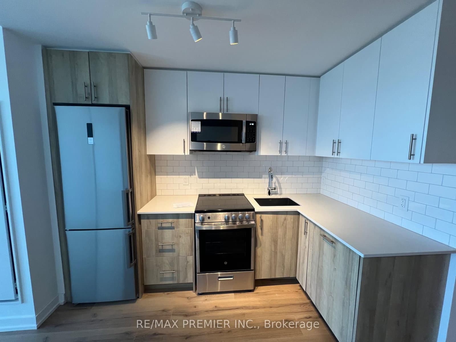 1195 The Queensway, Unit 903 - Image 4