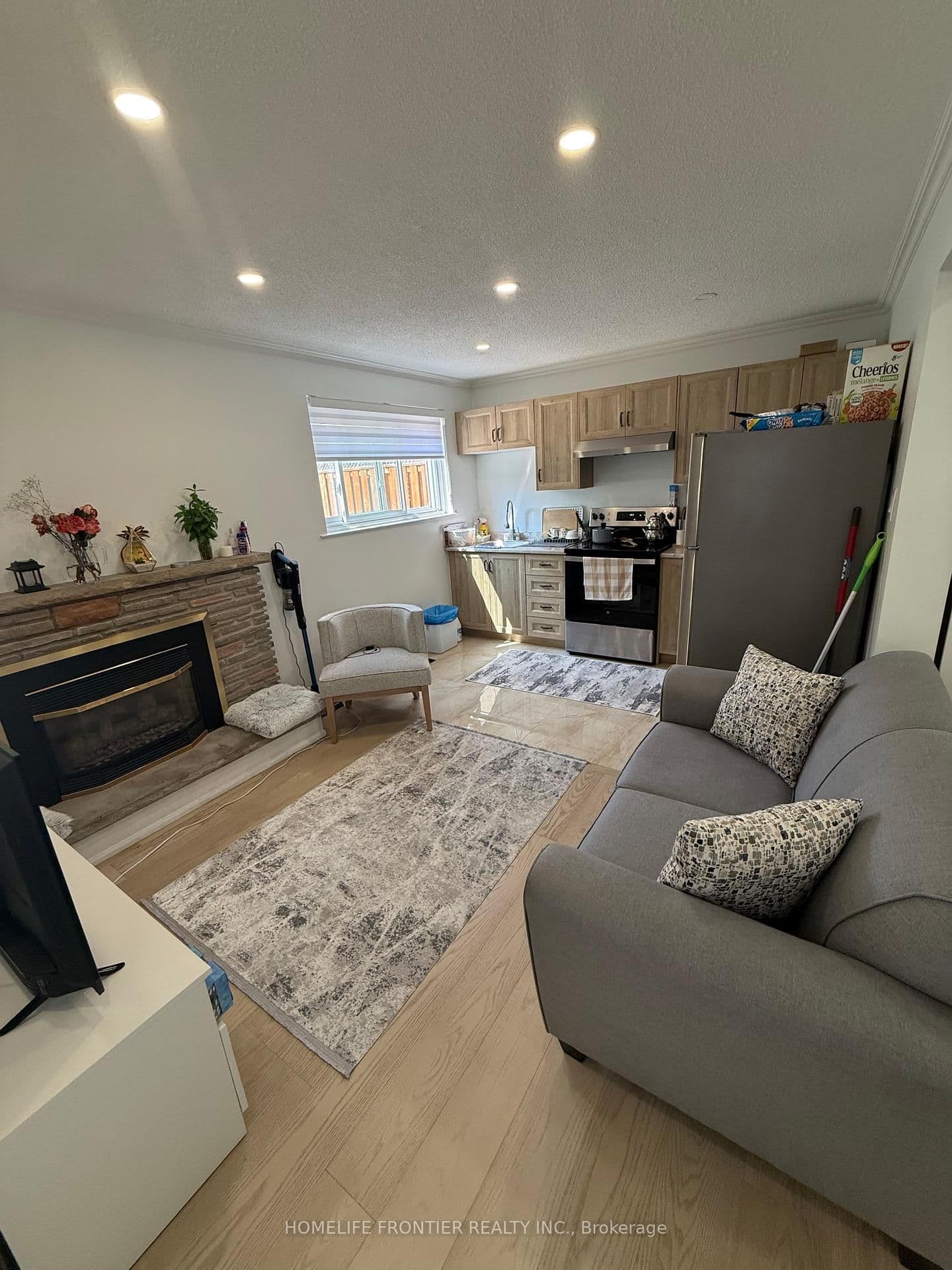 759 Bloor Street, Unit Main Floor - Image 4