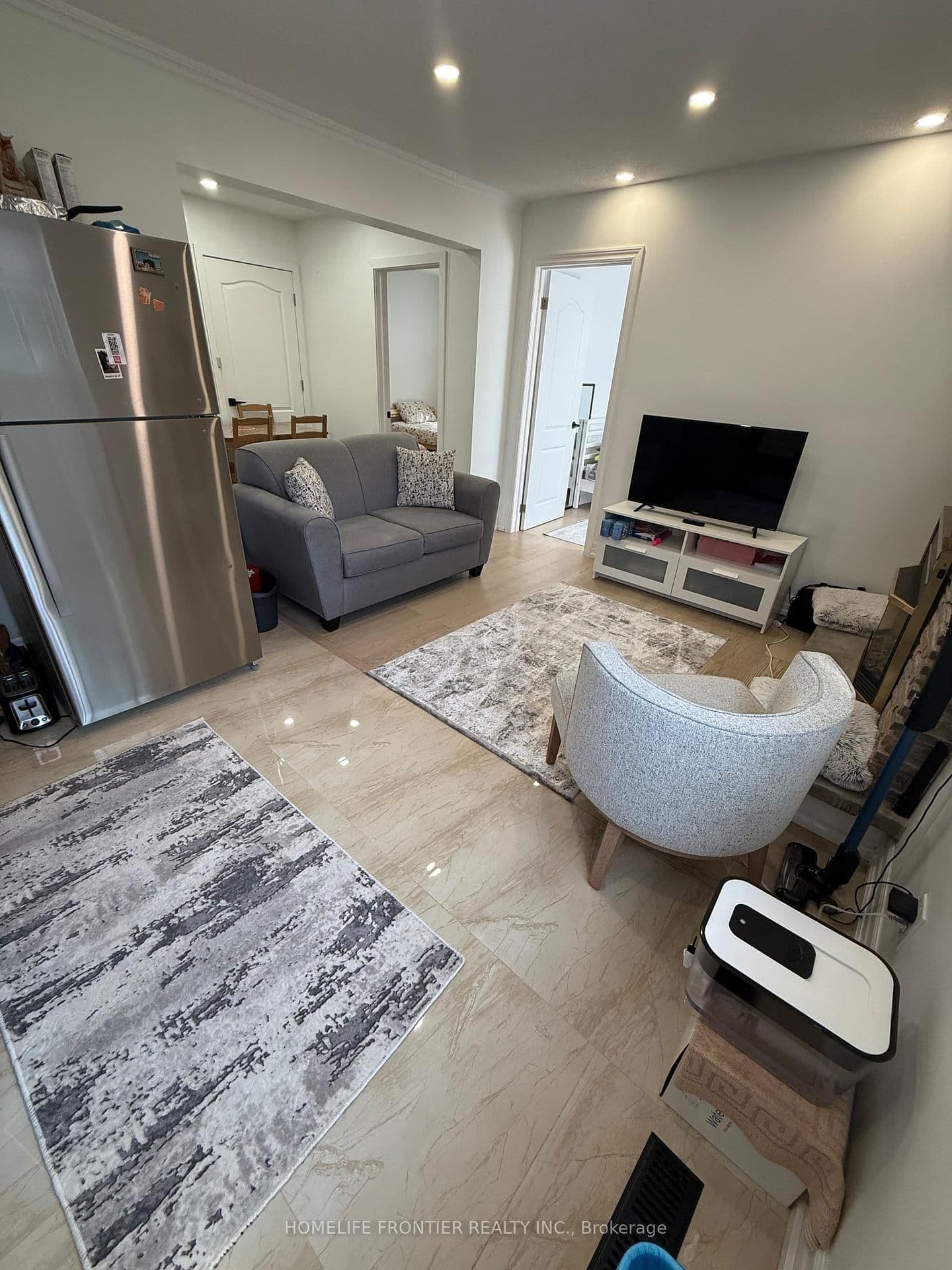 759 Bloor Street, Unit Main Floor - Image 5