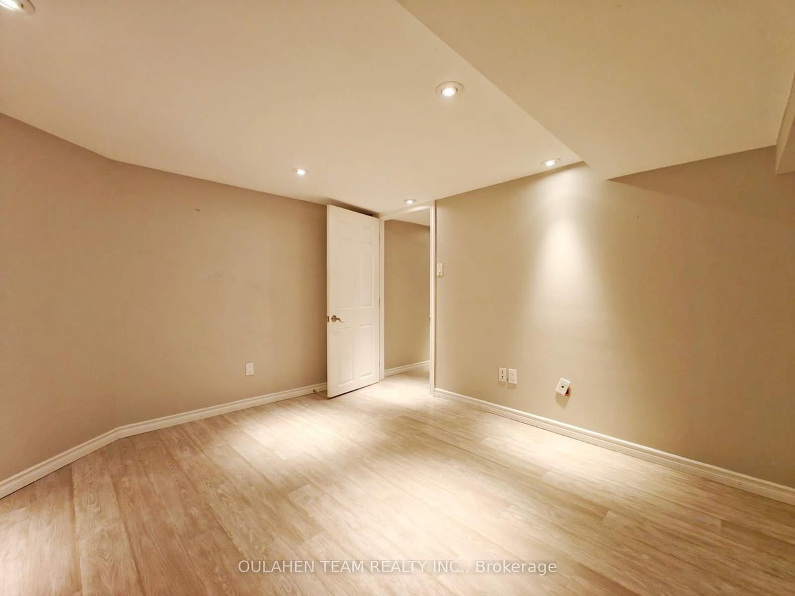 83 Nairn Avenue, Unit Basement - Image 6