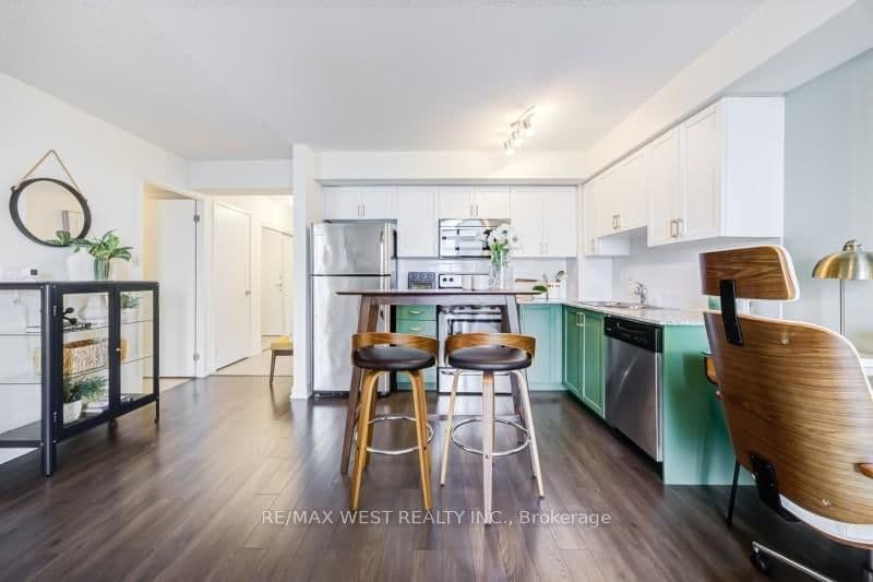 812 Lansdowne Avenue, Unit 704 - Image 5