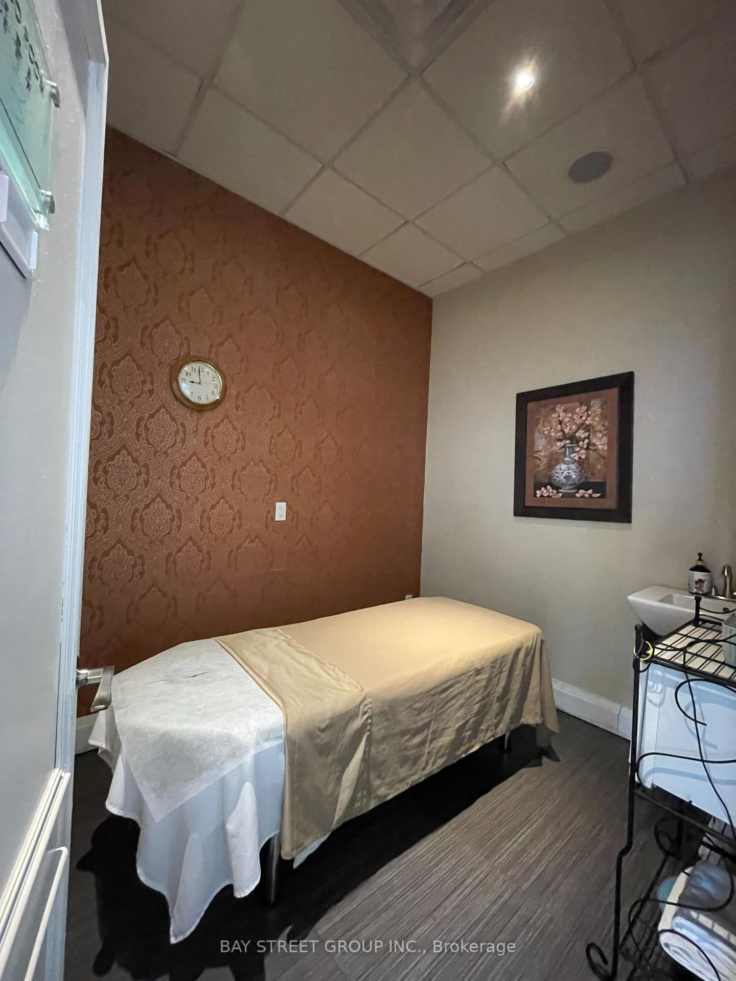 380 Dundas Street E - Image 4