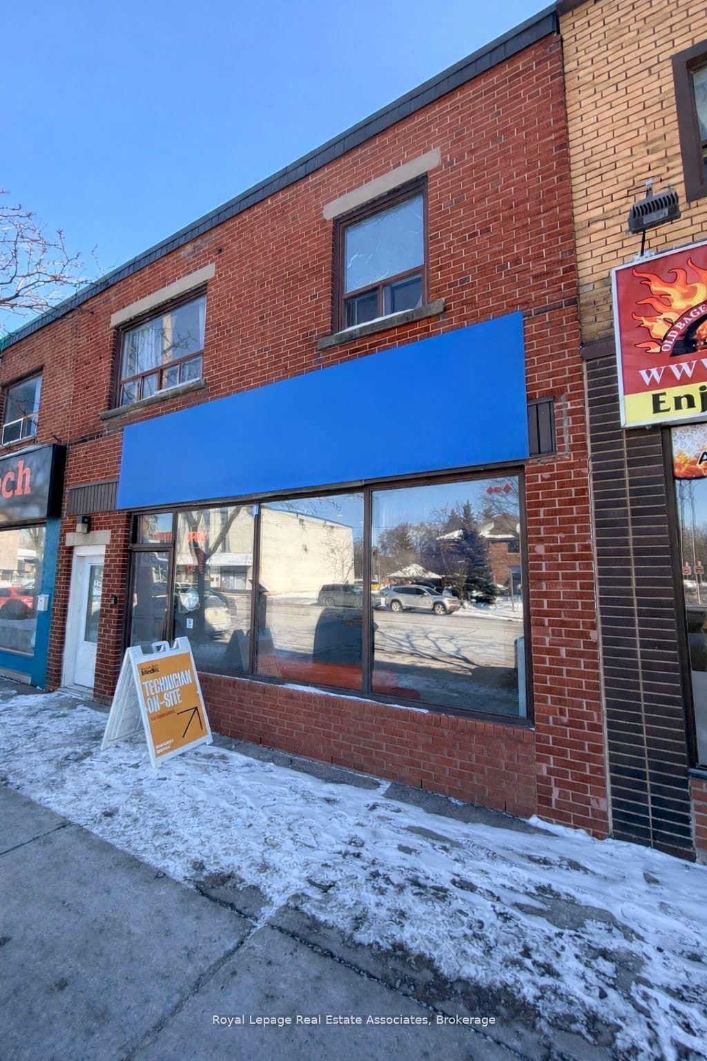 237 Lakeshore Road E - Image 1