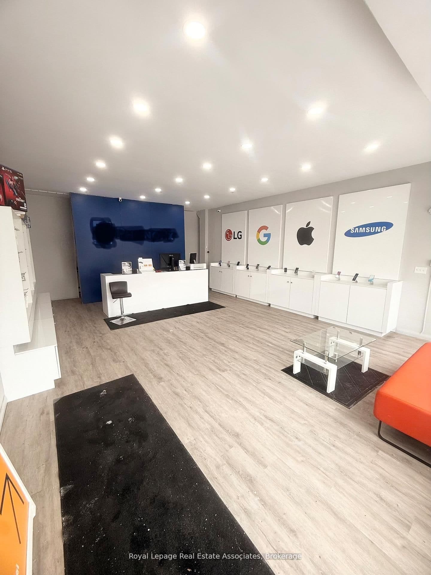 237 Lakeshore Road E - Image 2