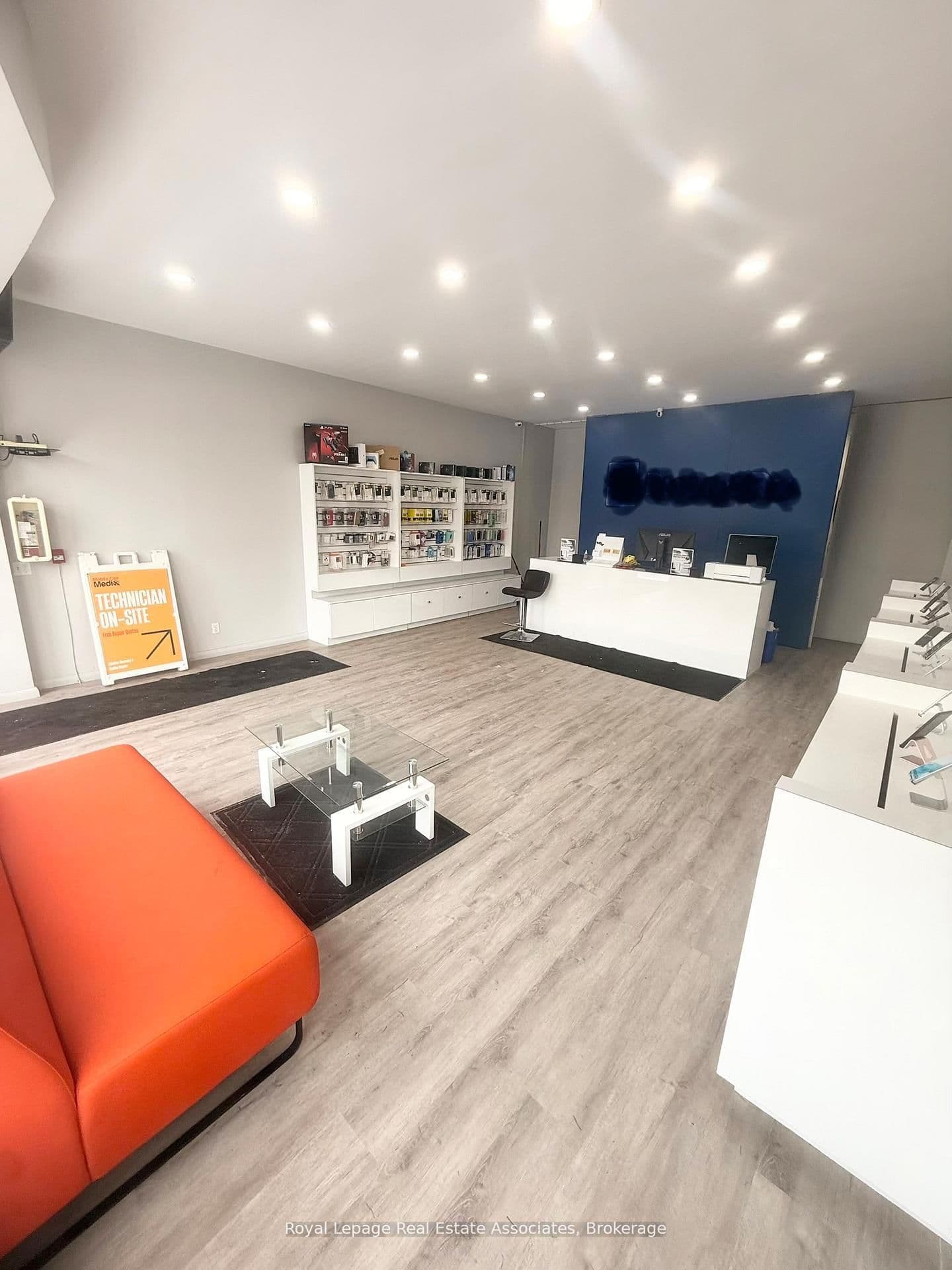 237 Lakeshore Road E - Image 3