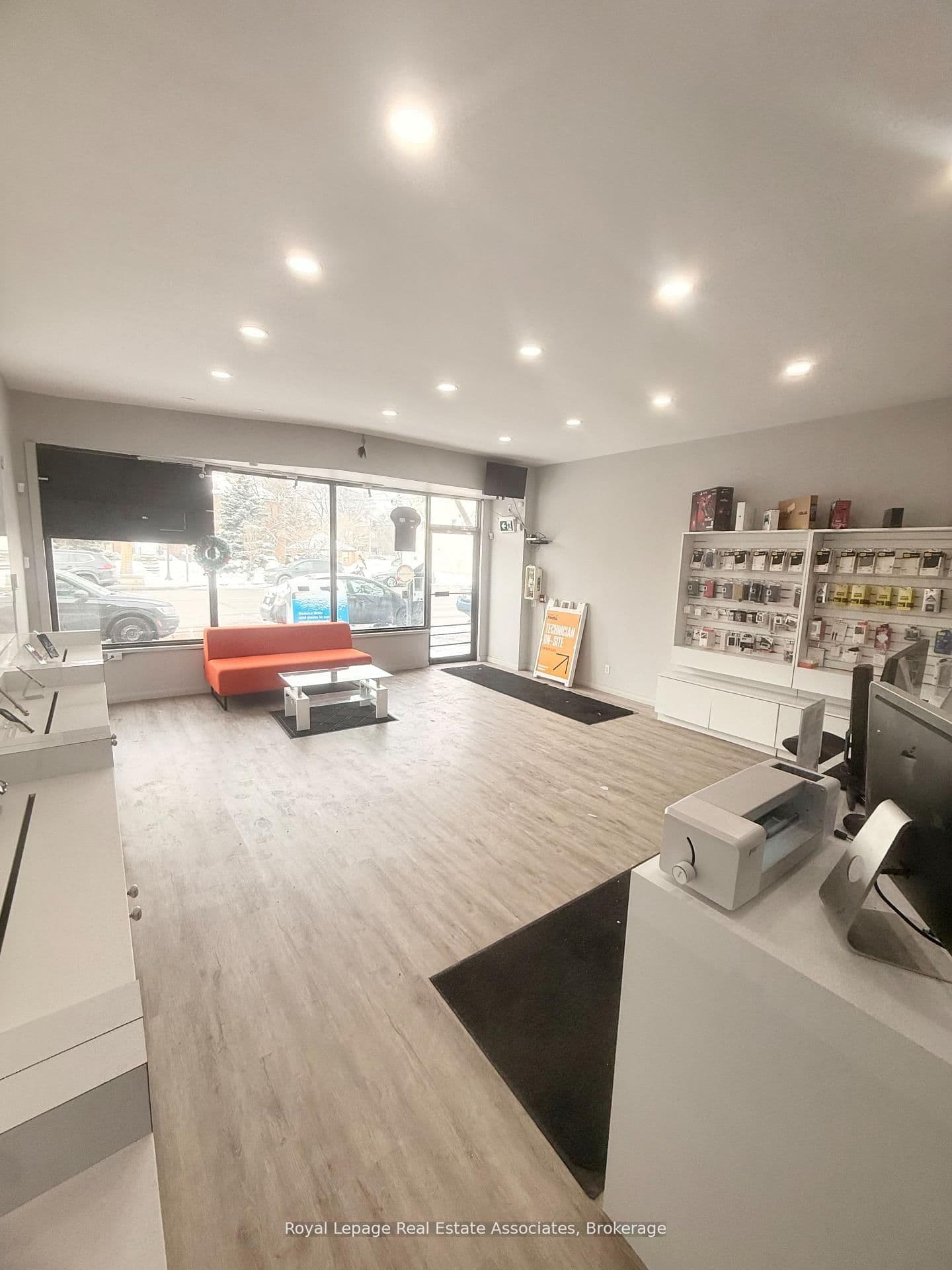 237 Lakeshore Road E - Image 5