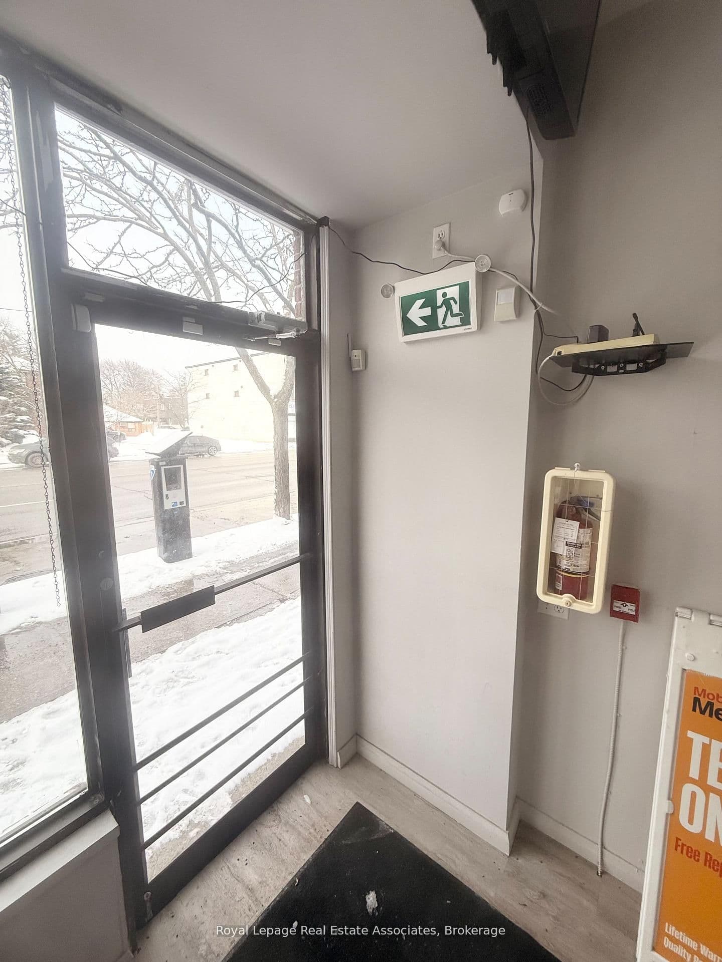 237 Lakeshore Road E - Image 6