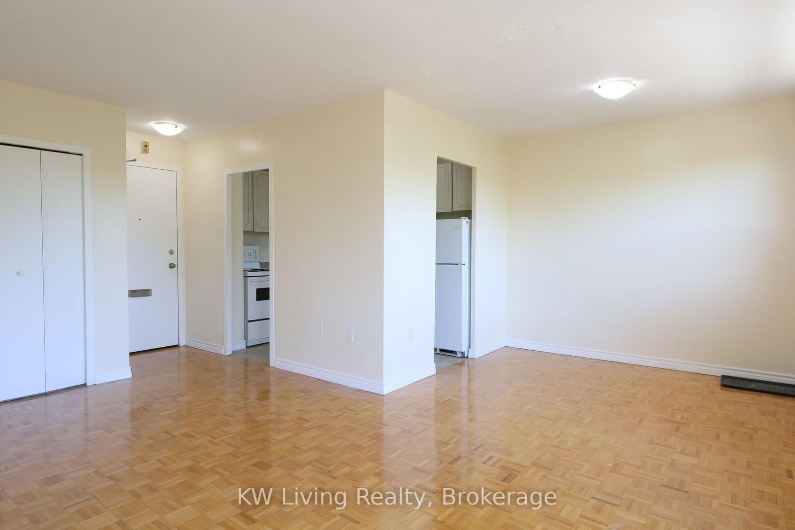 480 Lakeshore Road E, Unit 506 - Image 3