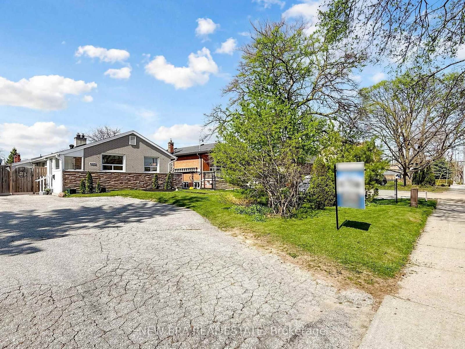 4246 Bloor Street W - Image 1