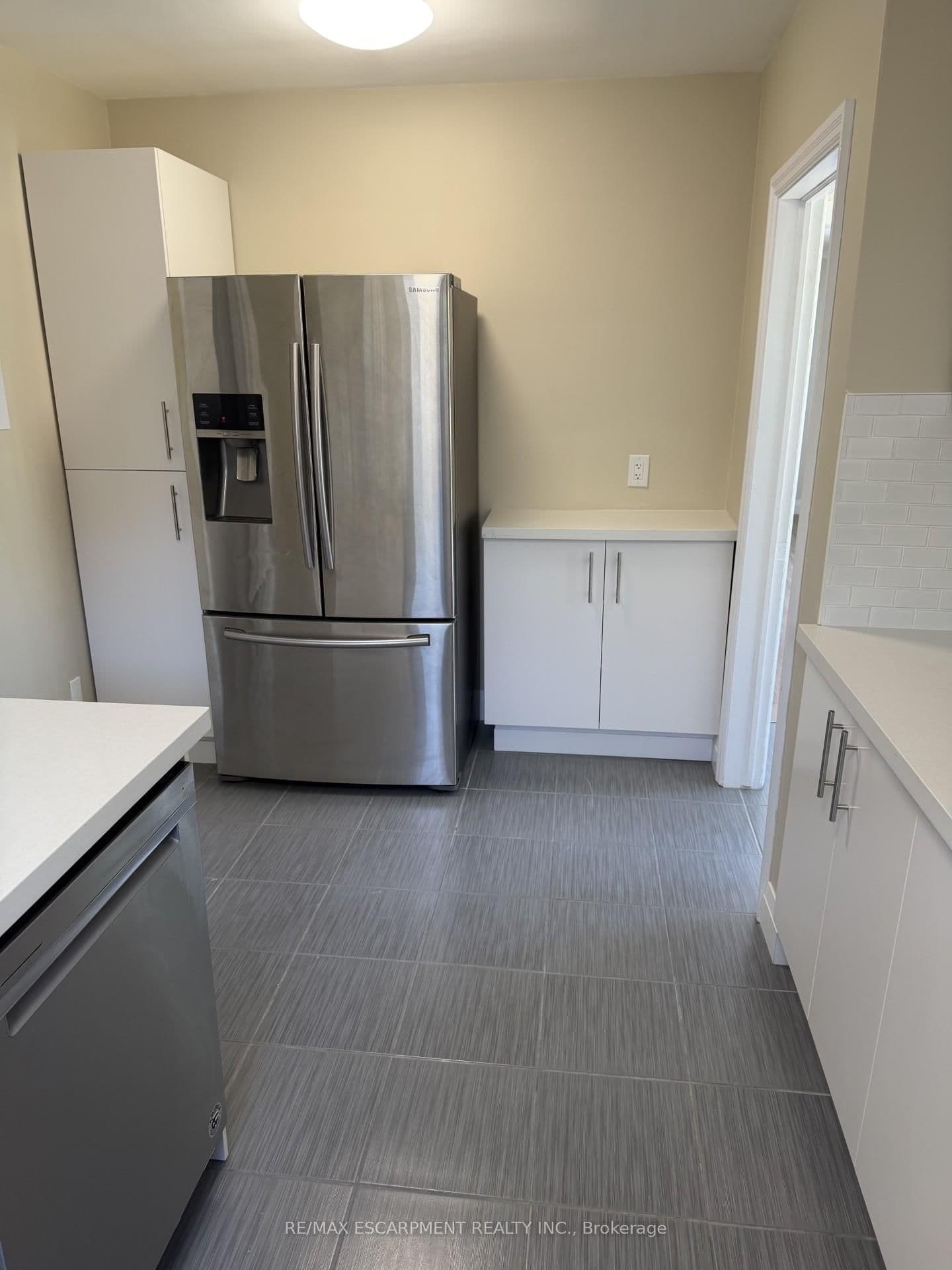 377 Martin Street, Unit UPPER - Image 3