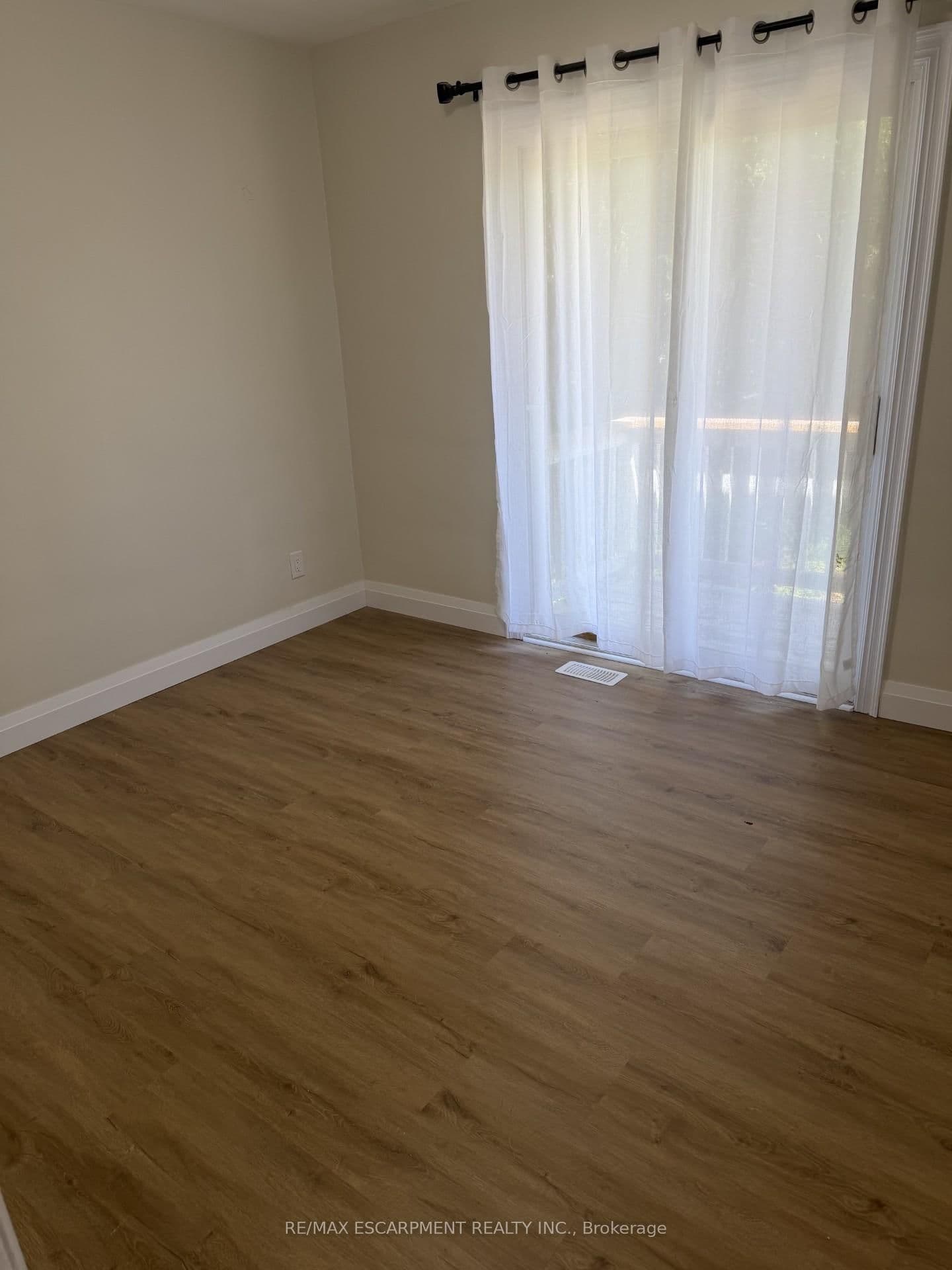 377 Martin Street, Unit UPPER - Image 5