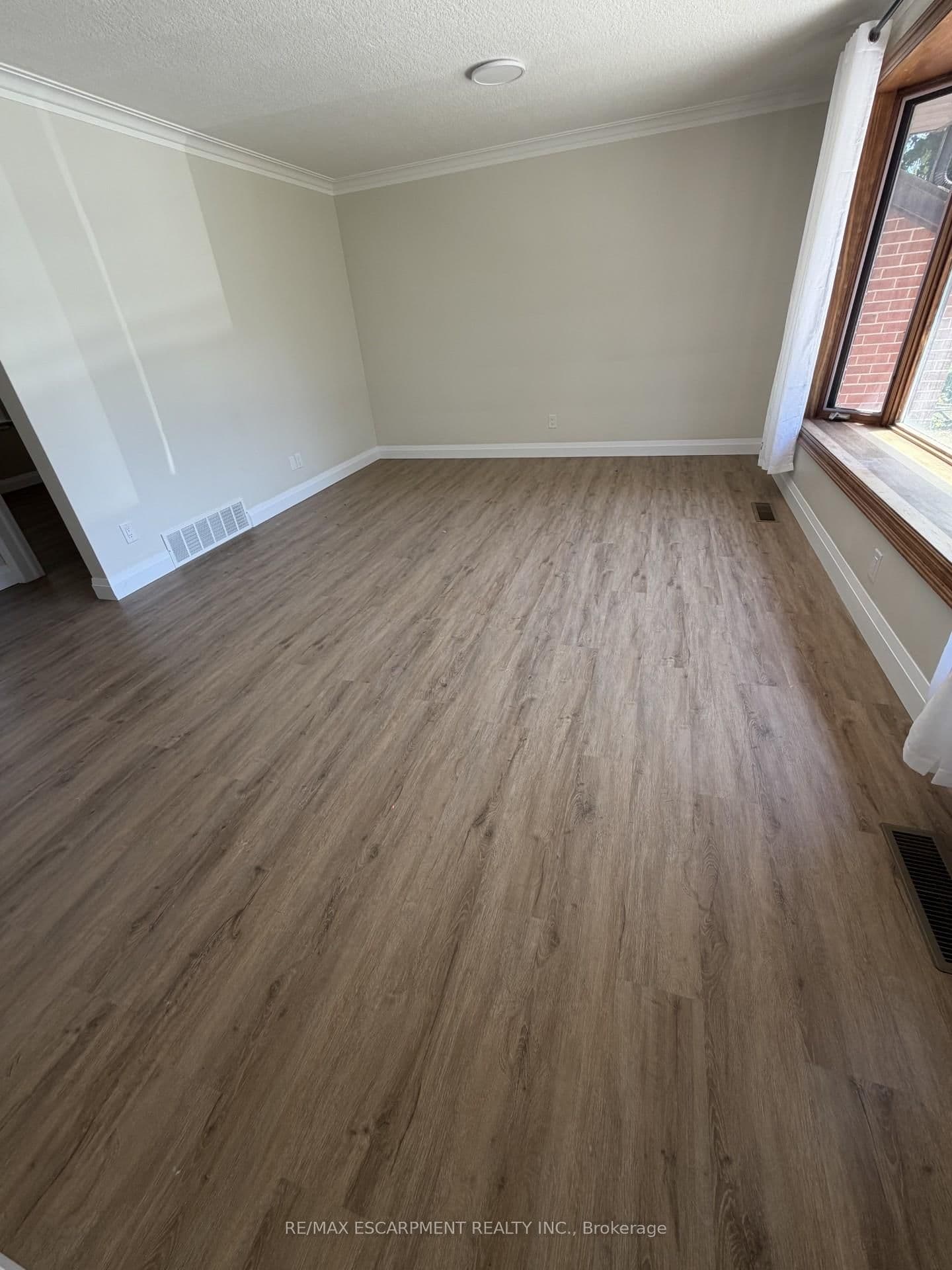 377 Martin Street, Unit UPPER - Image 6
