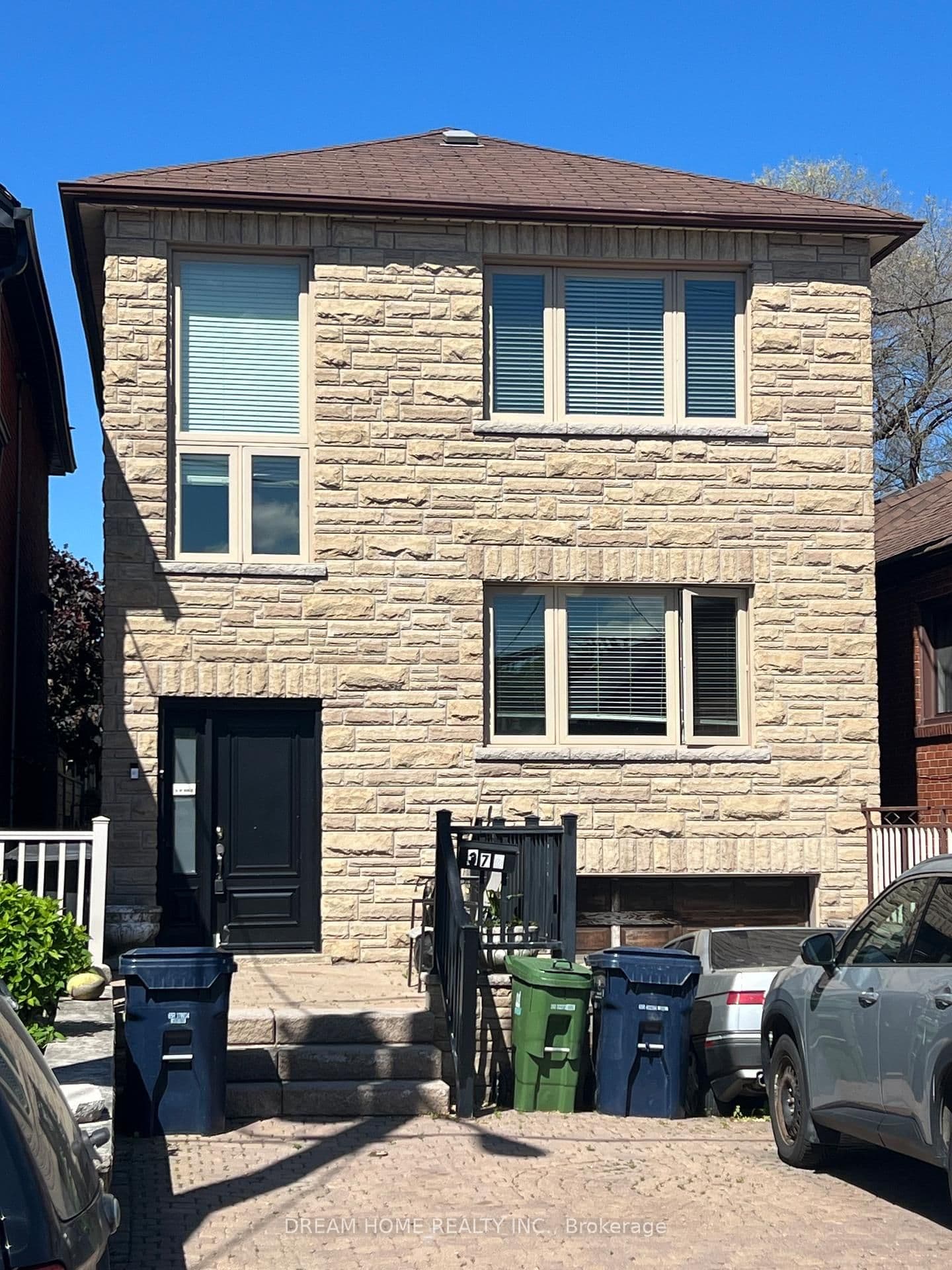 376 Blackthorn Avenue, Unit Upper - Image 1