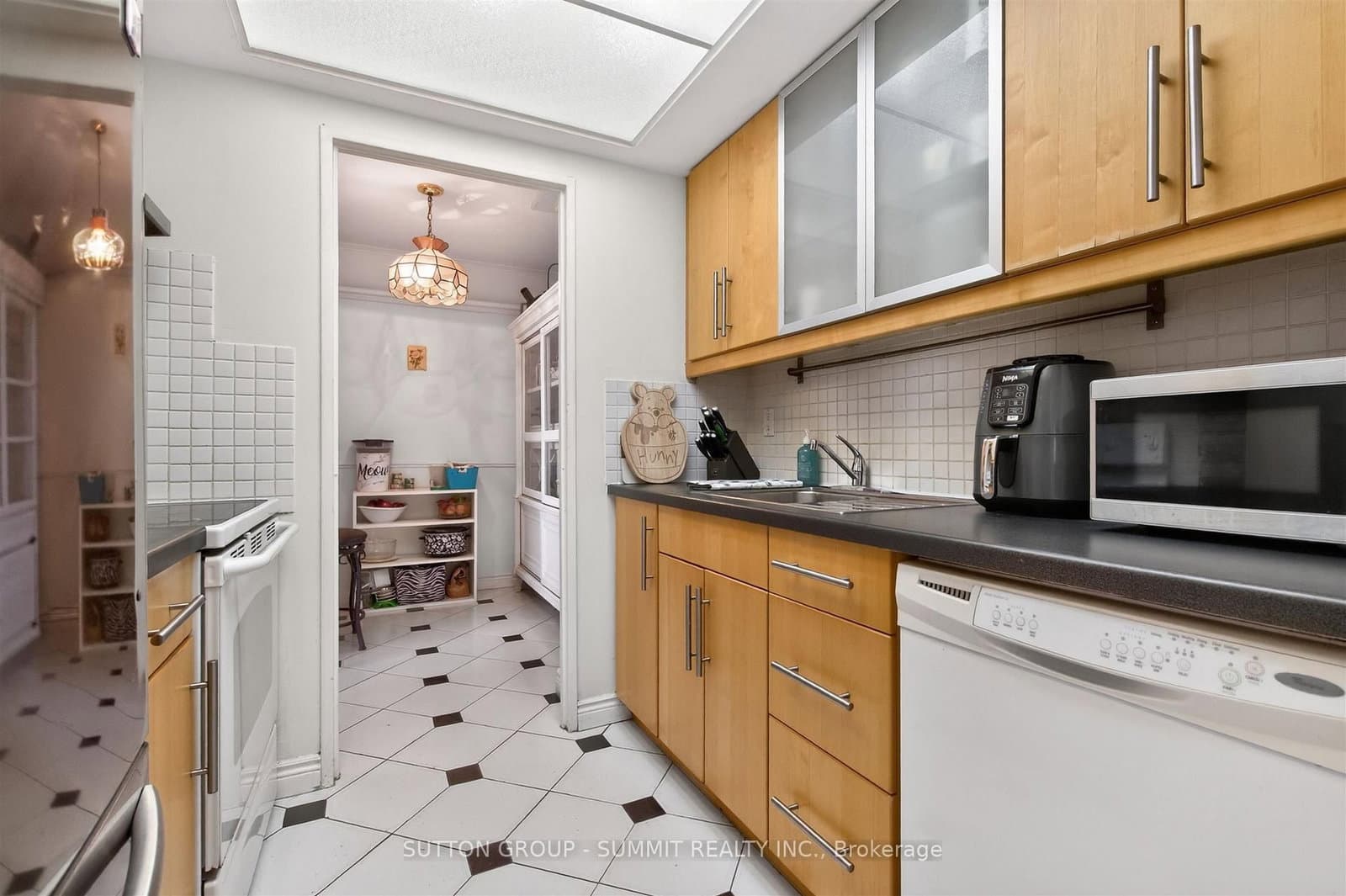 1535 LAKESHORE Road E, Unit 1606 - Image 5