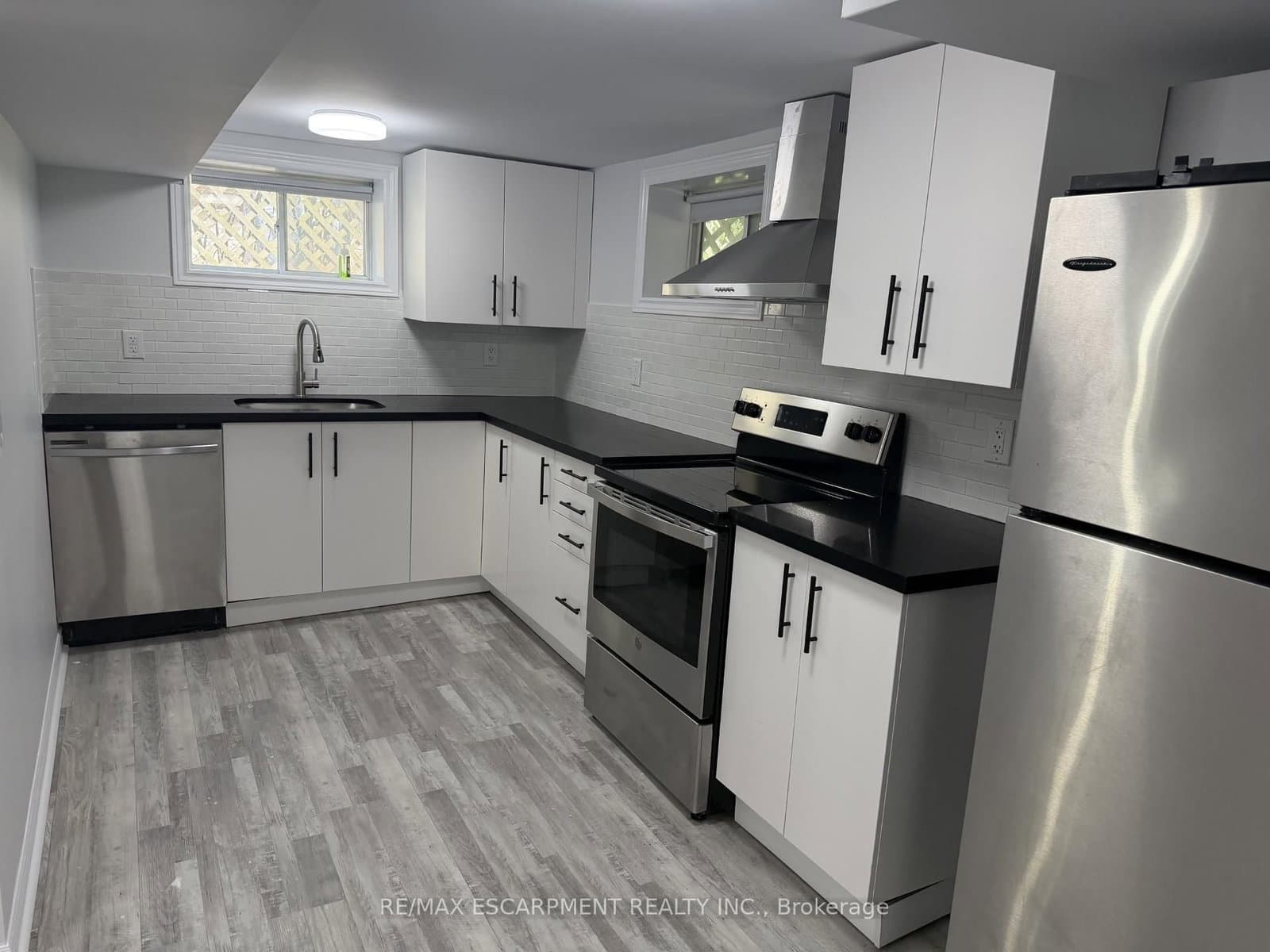 377 Martin Street, Unit LOWER - Image 2