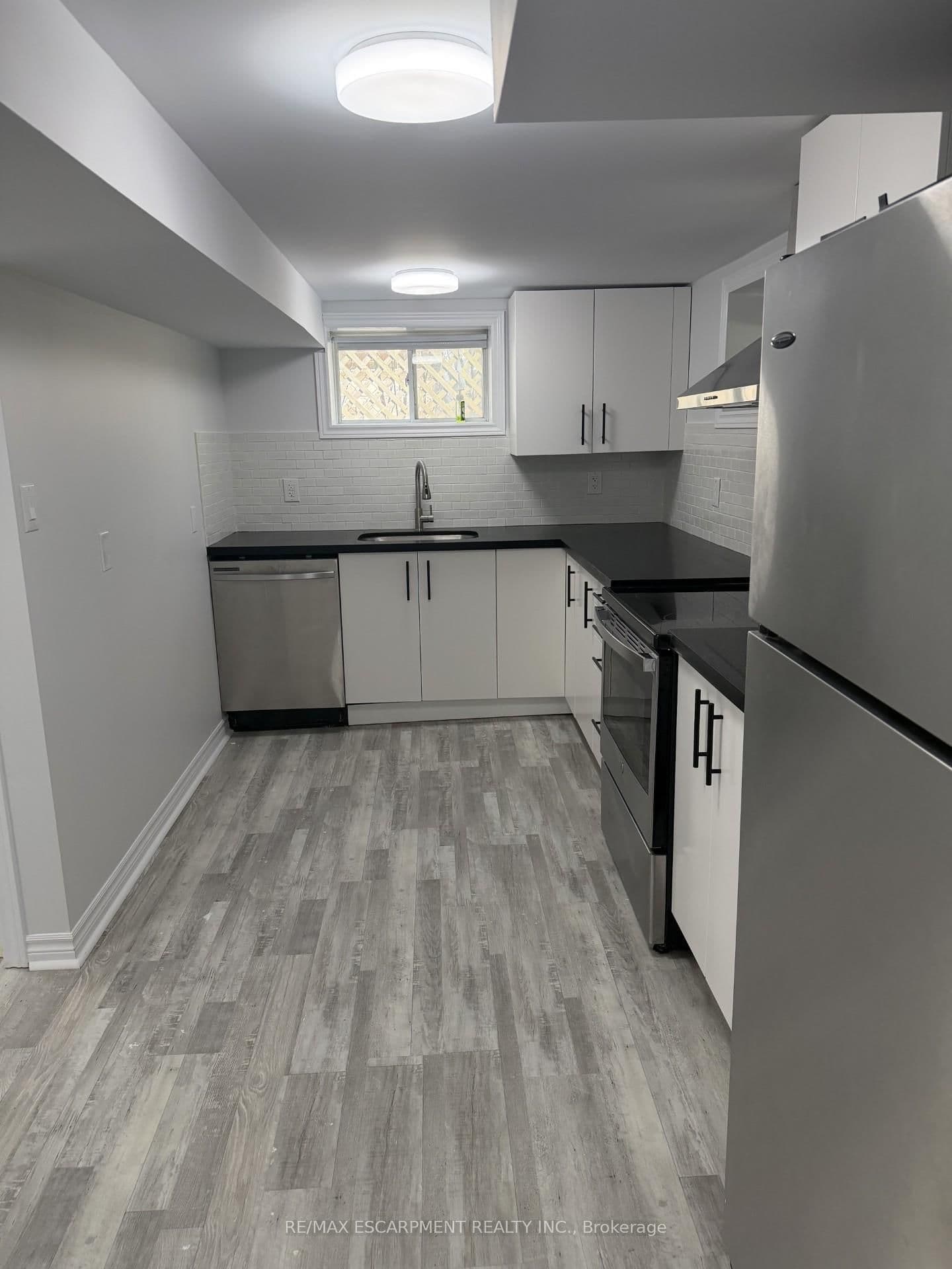 377 Martin Street, Unit LOWER - Image 3