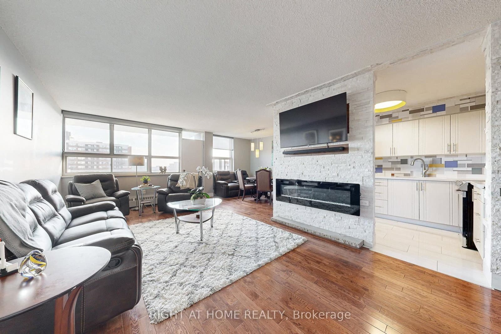 151 LaRose Avenue E, Unit 907 - Image 5