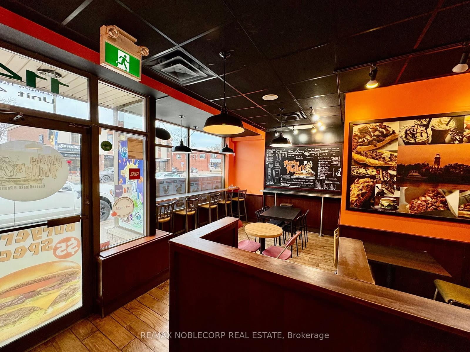 114 Lakeshore Road E, Unit 4 - Image 3