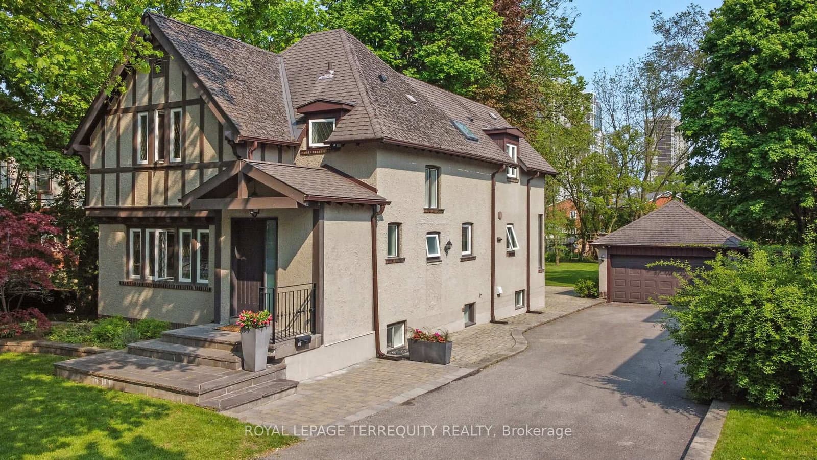 65 Burnhamthorpe Crescent - Image 3
