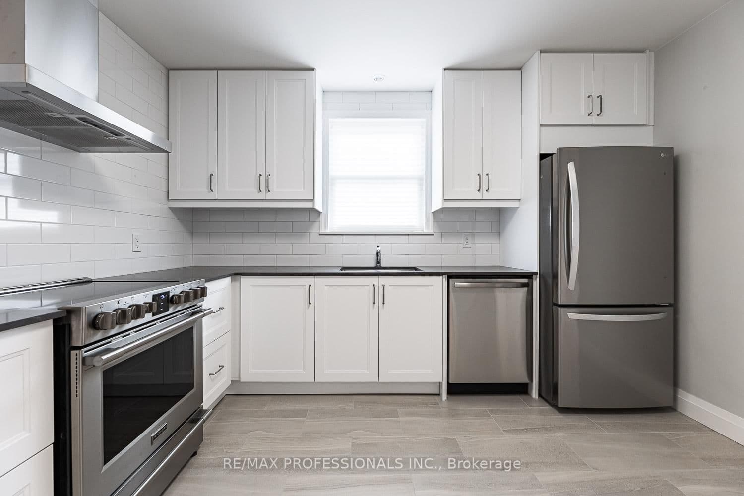 11 Stock Avenue - Image 5