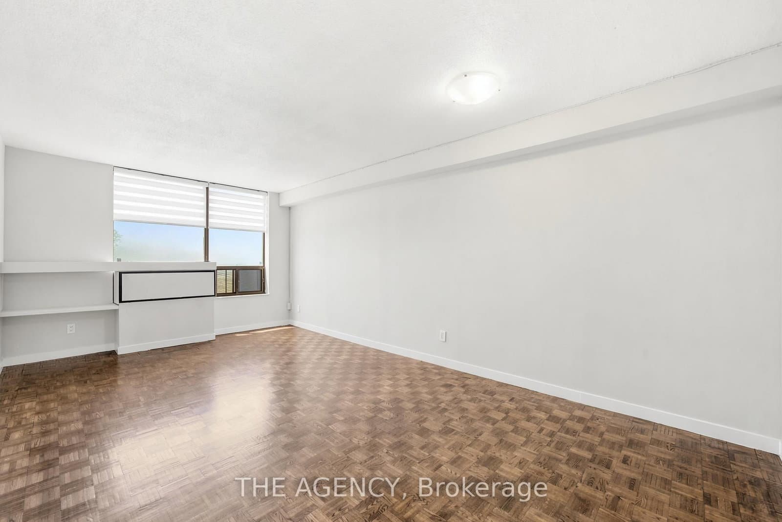 #2511A - 2350 Dundas Street W