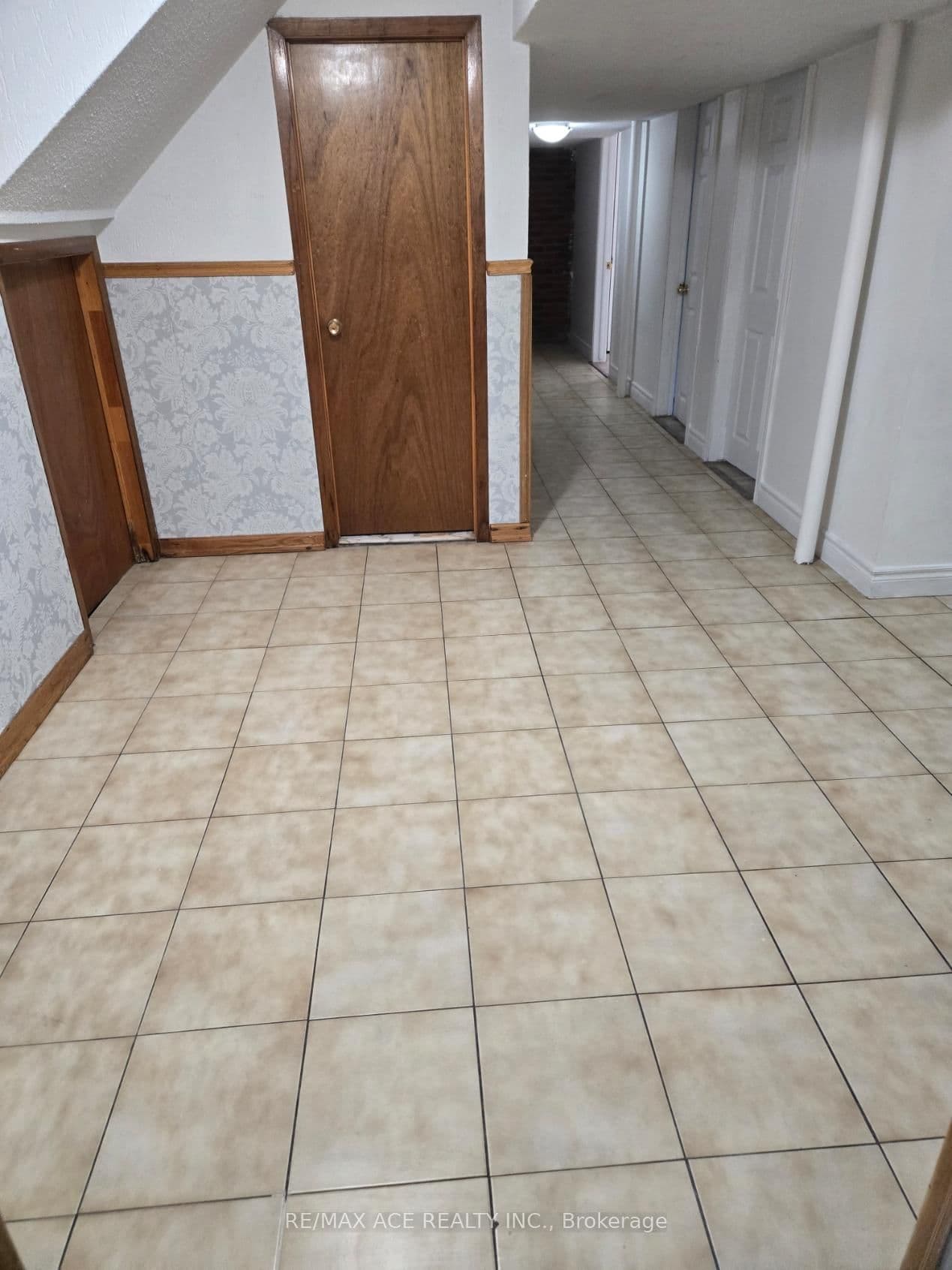 45 Wheelwright Crescent, Unit Bsmt - Image 3