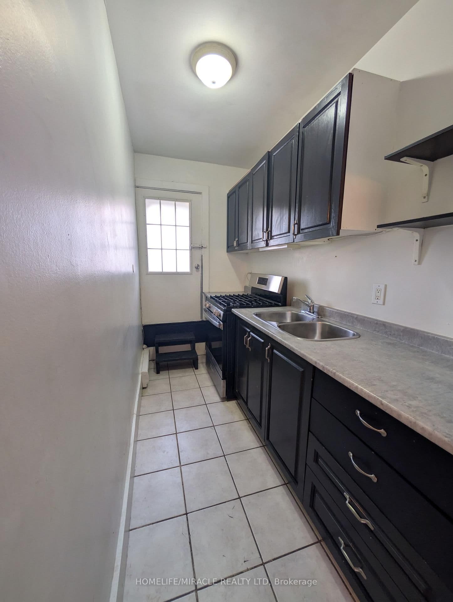 359A Brant Street - Image 6