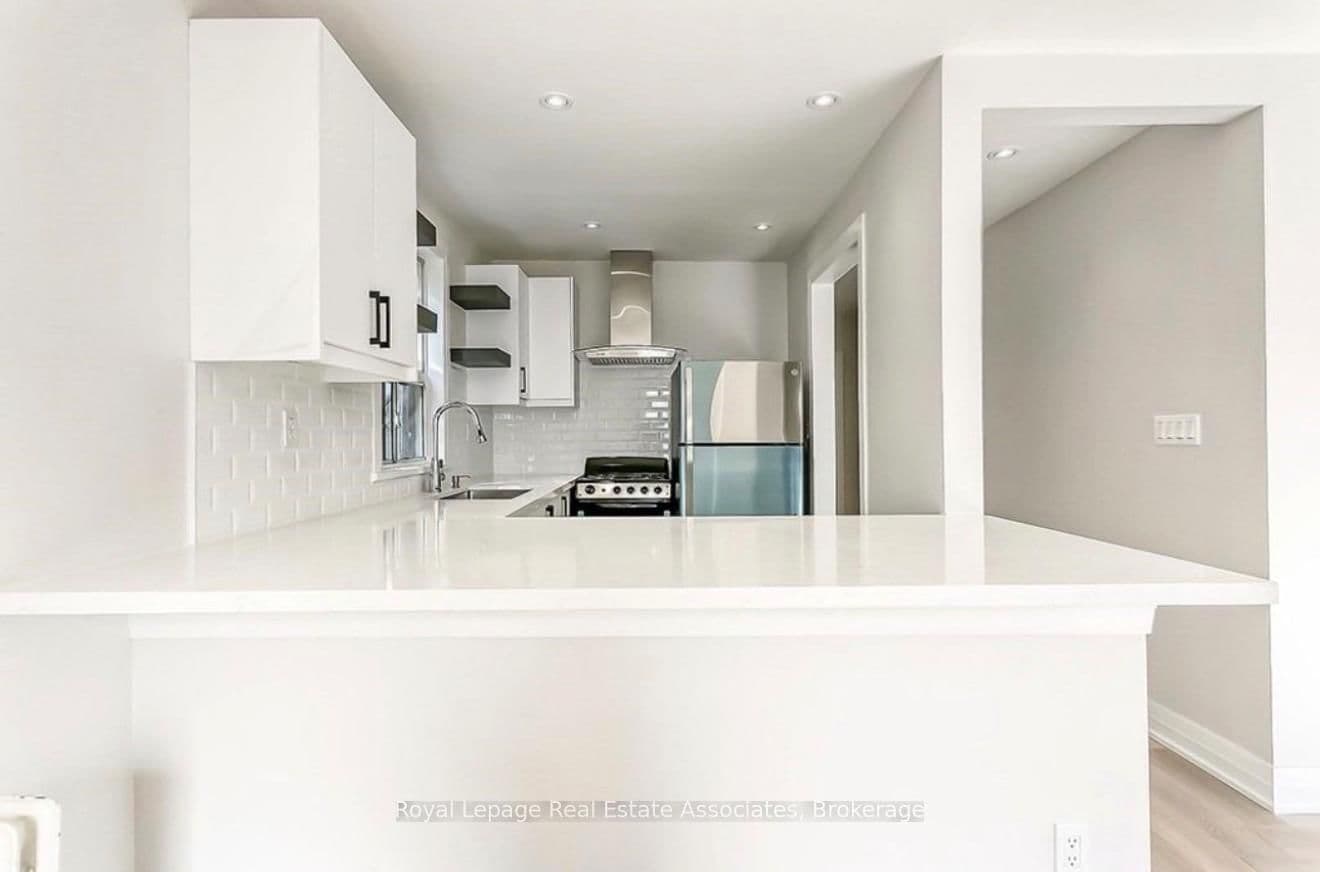 237 Lakeshore Road E, Unit 2 - Image 4
