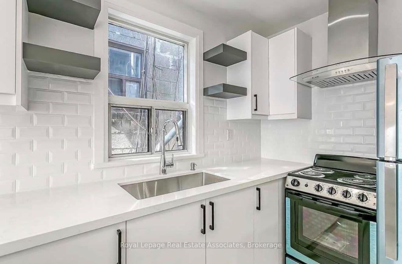 237 Lakeshore Road E, Unit 2 - Image 6