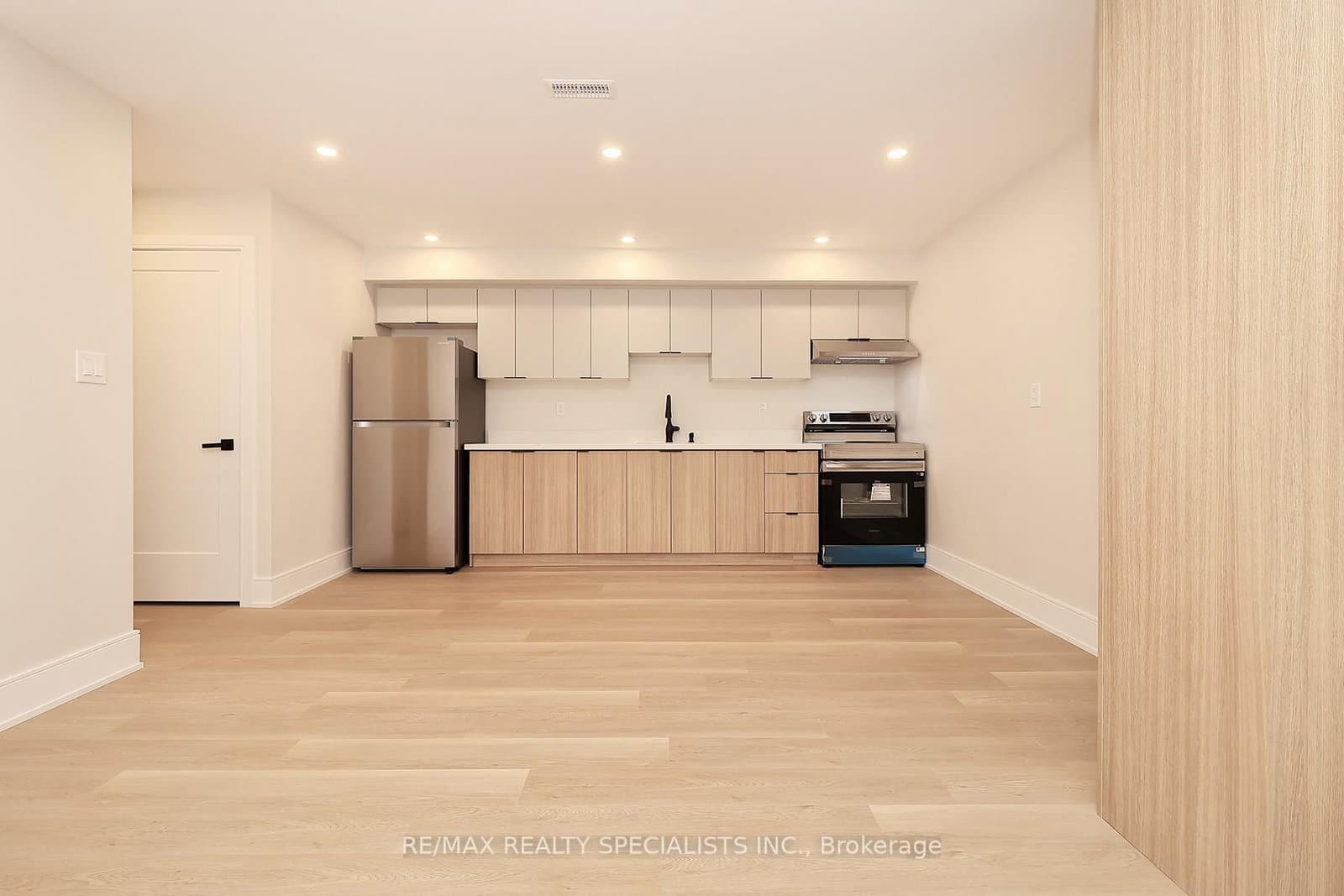 1048 ROOSEVELT Road, Unit bsmnt - Image 5