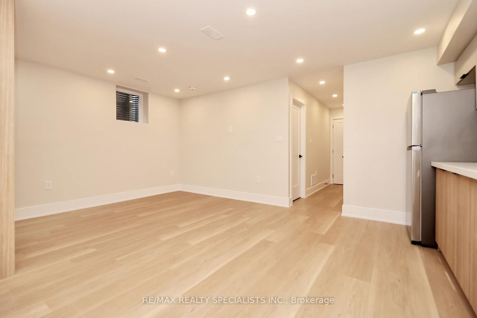 1048 ROOSEVELT Road, Unit bsmnt - Image 6