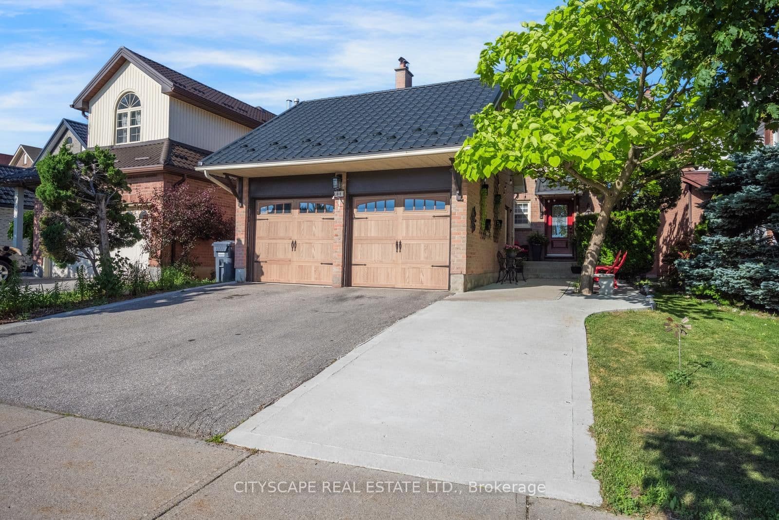 301 Kingsbridge Garden - Image 2