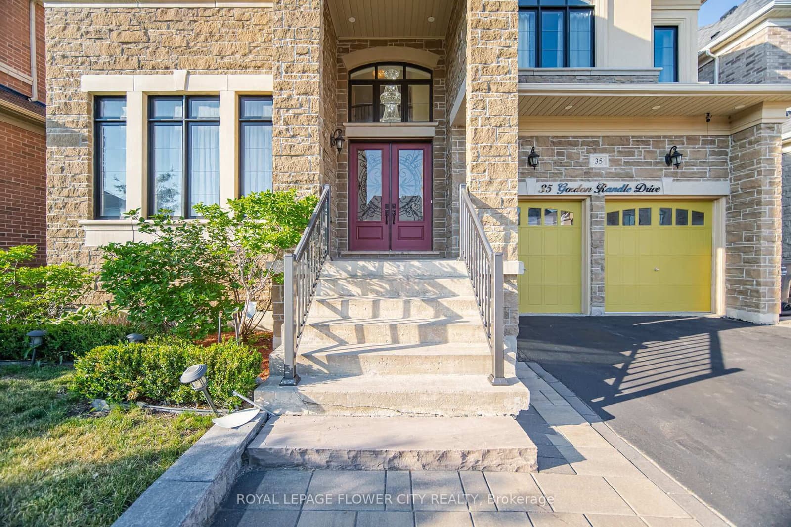 35 Gordon Randle Drive - Image 2