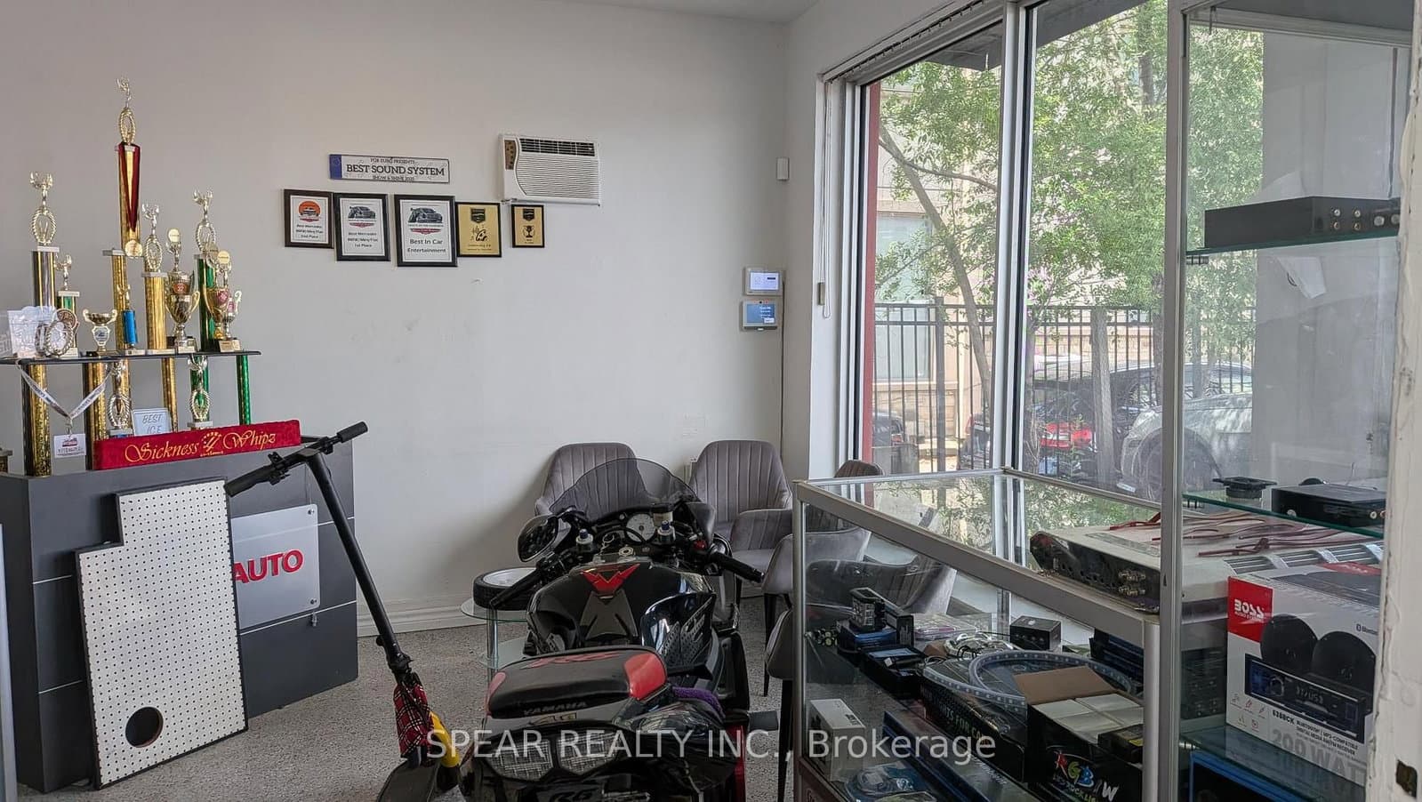 3725 Lake Shore Boulevard W - Image 2