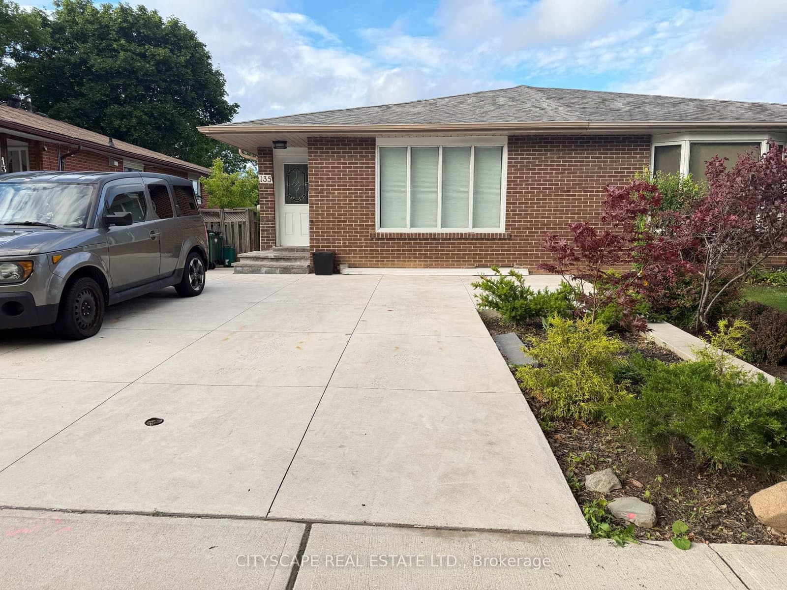 135 Bonham Boulevard, Unit Upper - Image 1