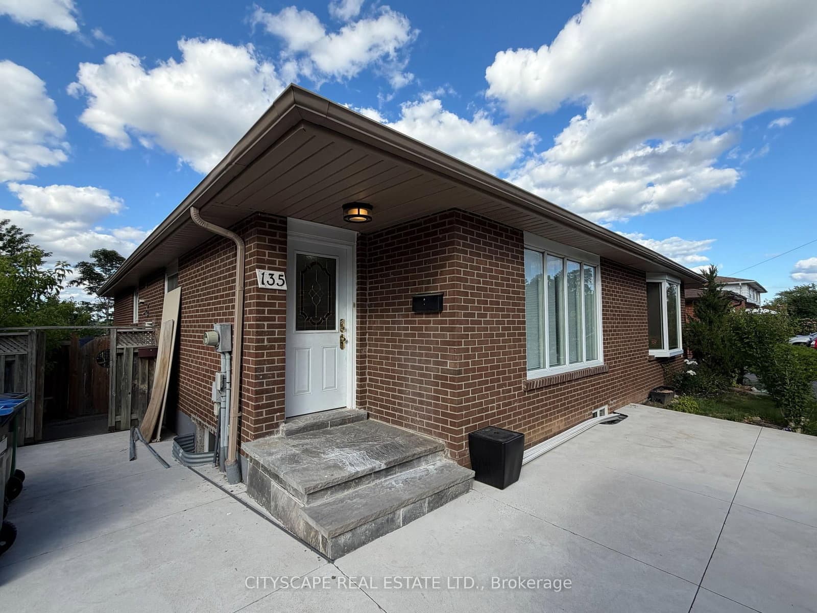 135 Bonham Boulevard, Unit Upper - Image 3