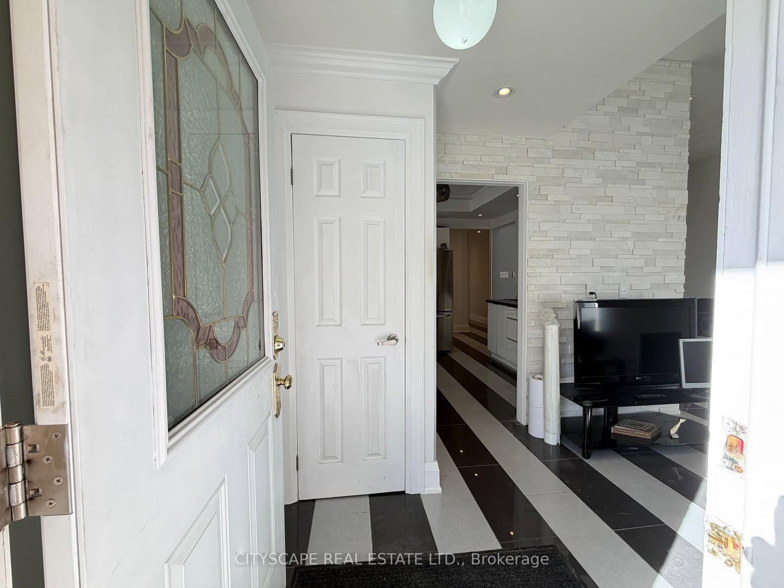 135 Bonham Boulevard, Unit Upper - Image 6
