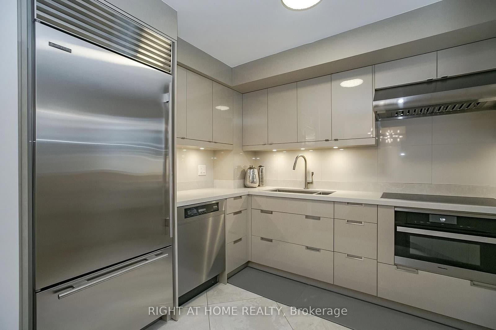 2119 Lake Shore Boulevard W, Unit 217 - Image 1
